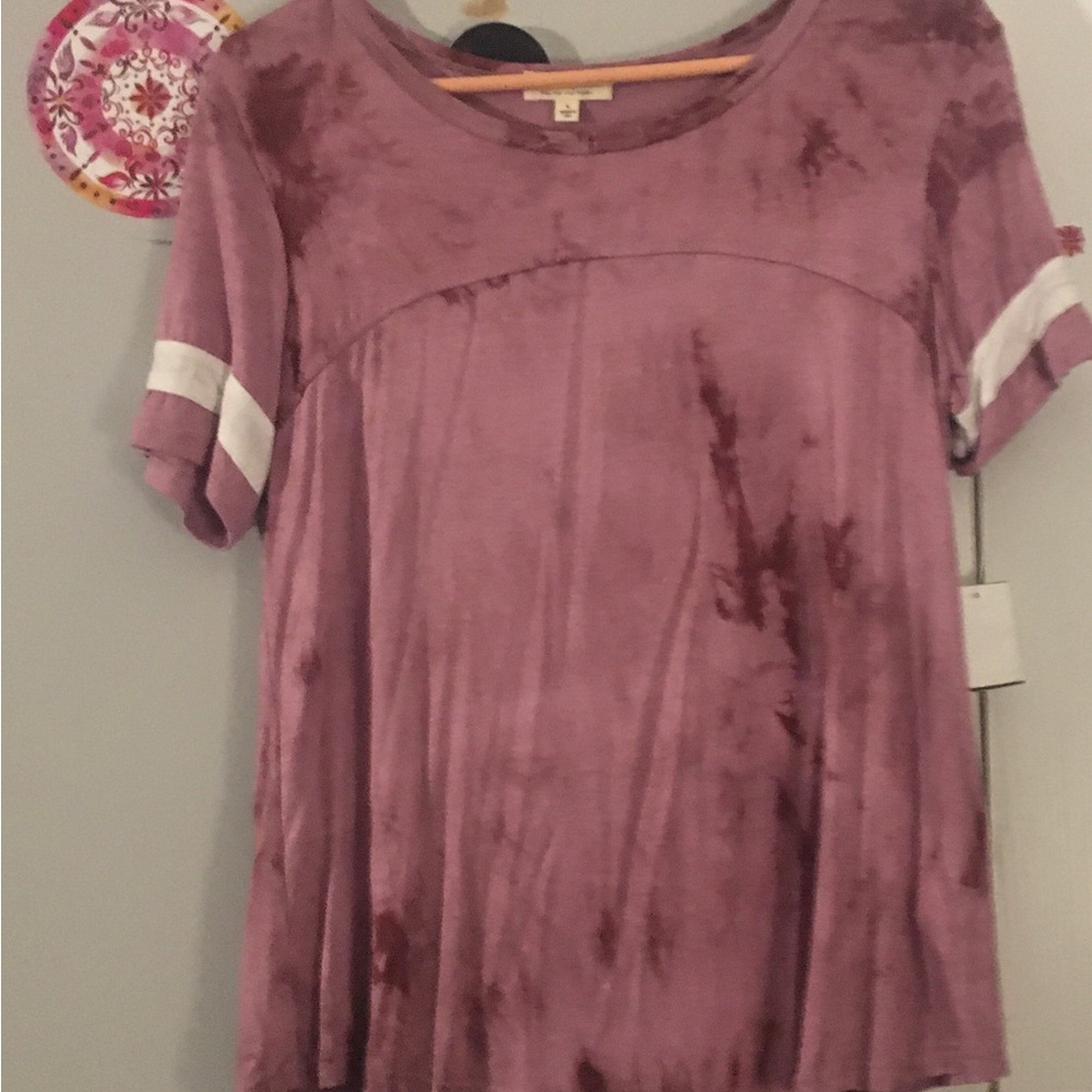 Ultra Flirt tee 👚Size Large. Beautiful Color VERY SOFT material. Perfect tee👚